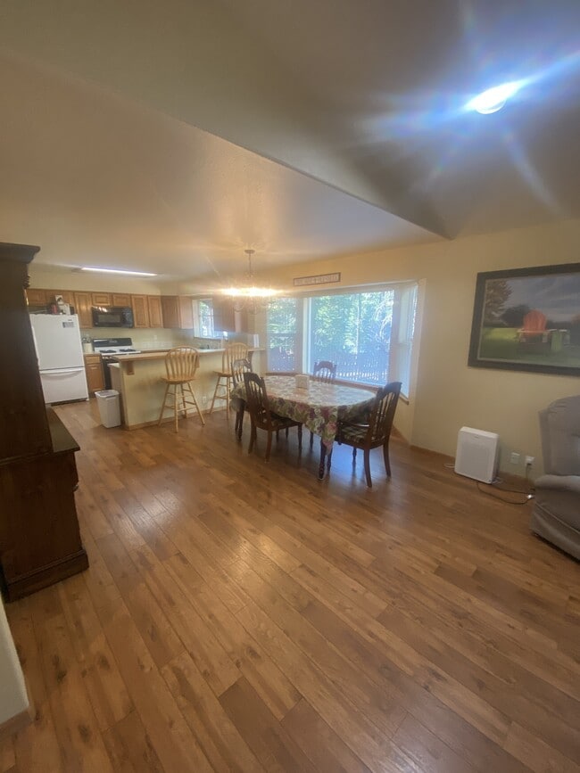 Building Photo - 1728 Mohican Dr