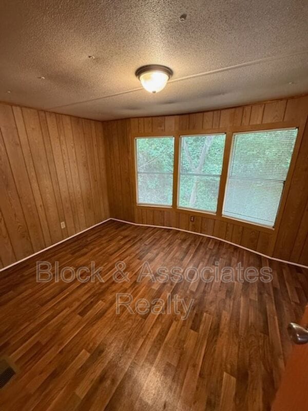 Building Photo - 212 Chaney Rd