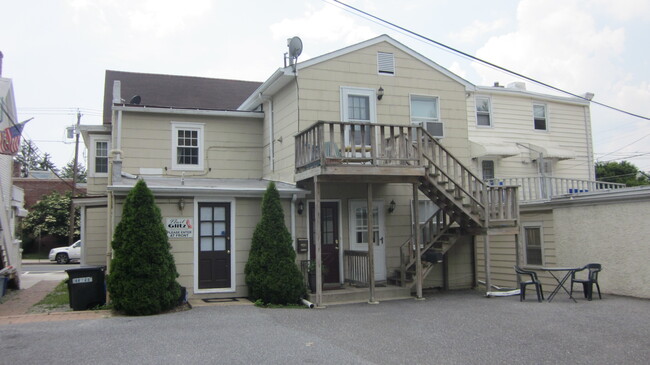 Building Photo - 217 Chester Ave
