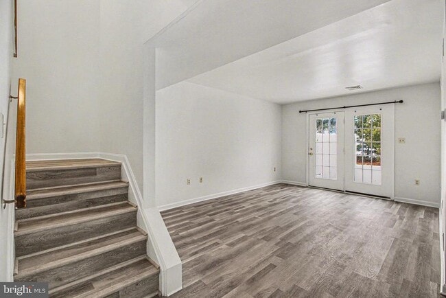 Building Photo - 6437 Terrace Ct