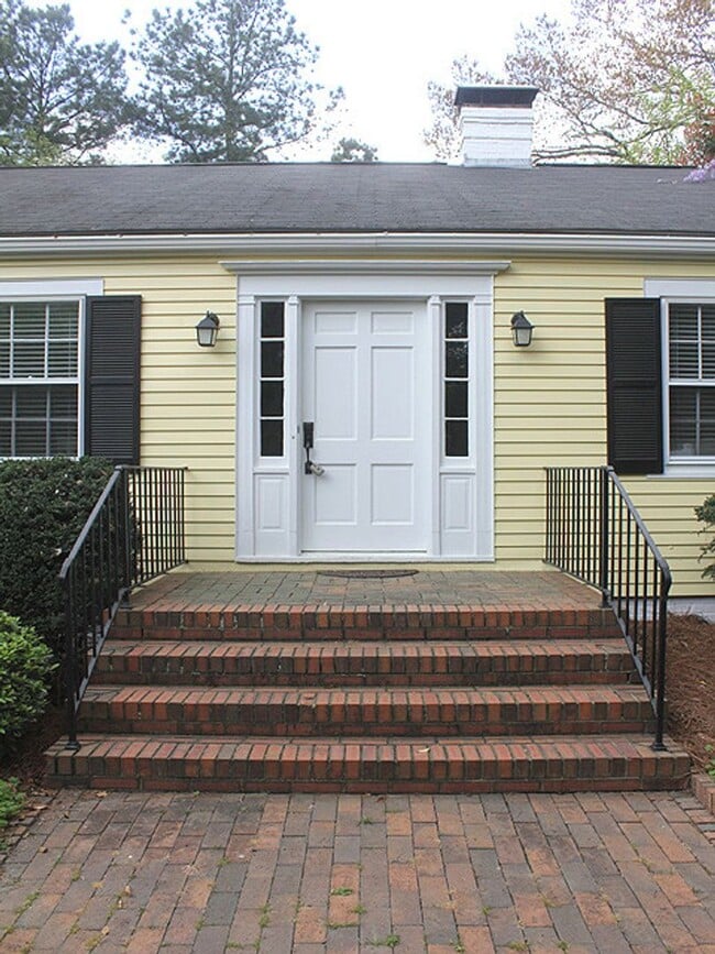 Photo - Adorable, Renovated Bungalow with Huge Yar... House