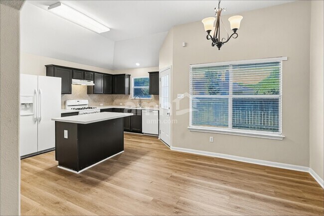 Foto del edificio - 790 Goldenrod St