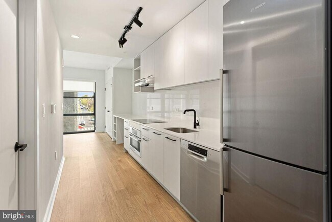 Foto del edificio - 1625 Eckington Pl NE