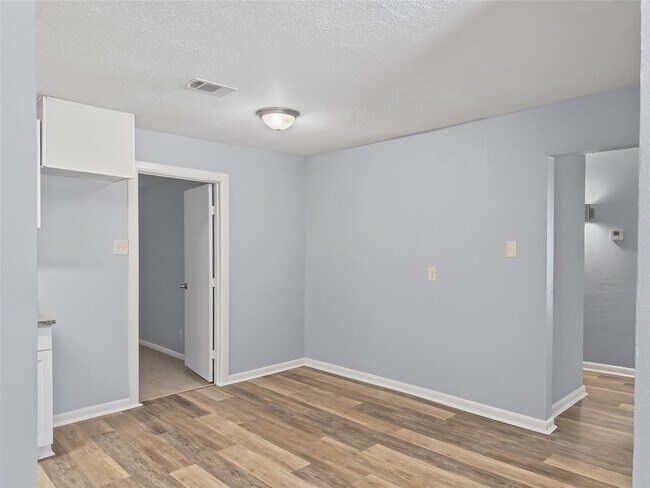 Foto del edificio - 5427 Willow Glen Dr