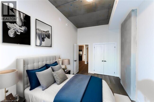 Building Photo - 169 James St S