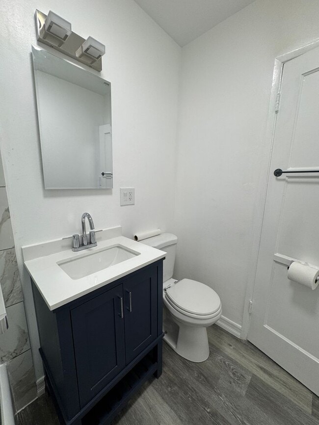 Building Photo - Charming 2bd 1ba