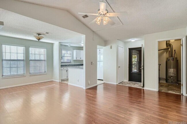 Foto del edificio - Wonderful Condo In Desirable Lakewood Community