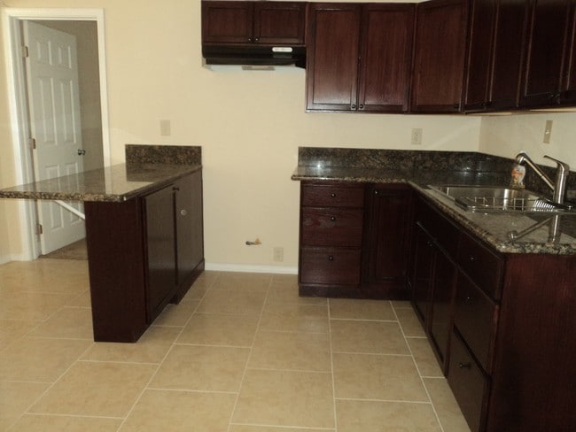 Building Photo - 215 E Fern Ave