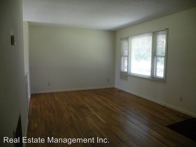 Foto del edificio - 4 br, 2 bath House - 100 Stratford Rd