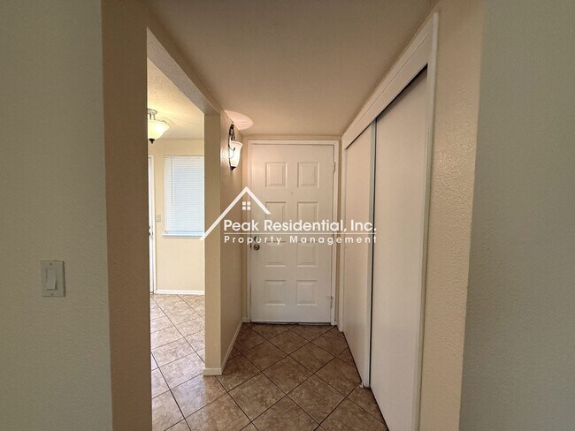 Building Photo - Orangevale 3bd/2ba House with 2 Car Garage