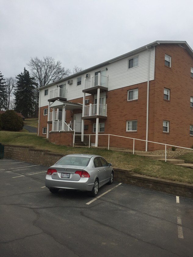 816 Cain St Unit Apt 1, East Liverpool, OH 43920 Apartments in East