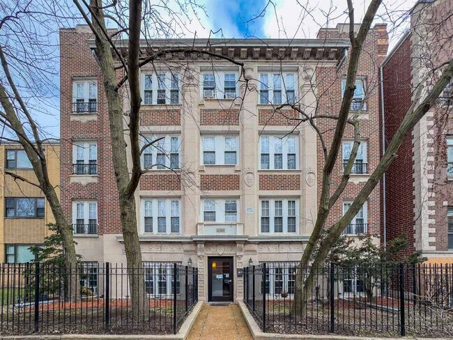 Building Photo - 4241 N Kenmore Ave