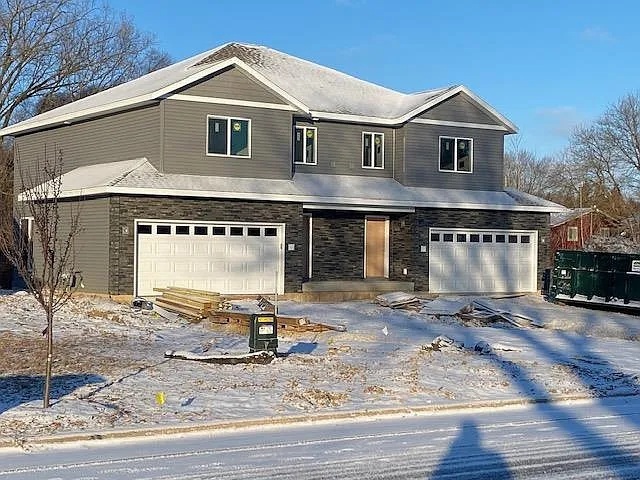 Front - 200 Chalet Dr