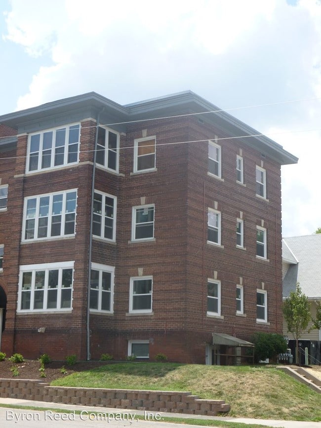 Building Photo - 1136 Park Ave