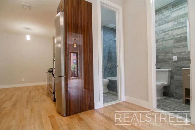 Foto del edificio - Putnam Avenue