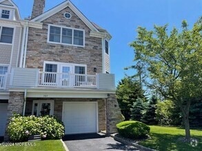 Building Photo - 505 Villa Dr