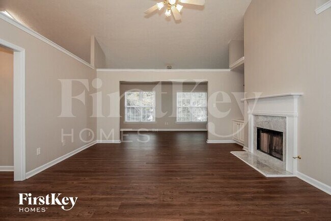 Foto del edificio - 8954 Lake Ct