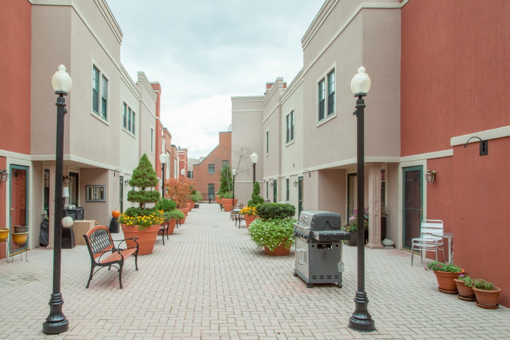 Courtyard - 133 Walton St
