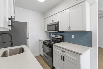 Building Photo - 302 E Monte Vista Rd