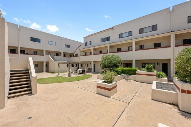 Foto del edificio - 2605 Enfield Rd