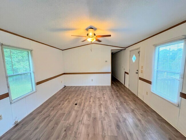 Foto del edificio - 3 bedroom 2 bathroom Mobile Home for Rent