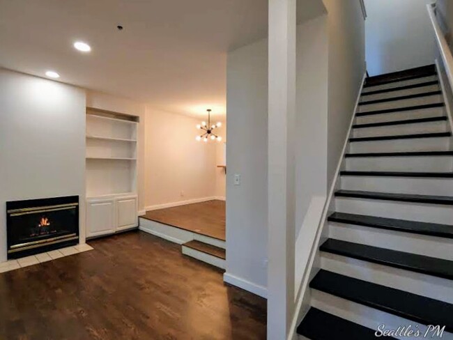 Building Photo - 2 Bedroom Townhouse Capitol Hill\Central D...