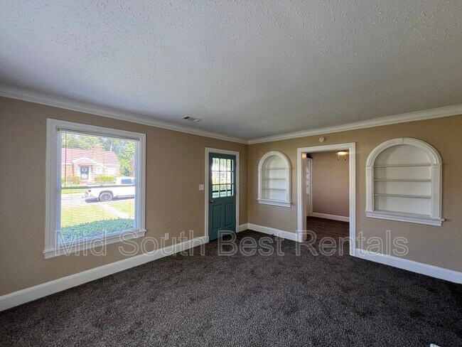 Foto del edificio - 946 Maple Dr