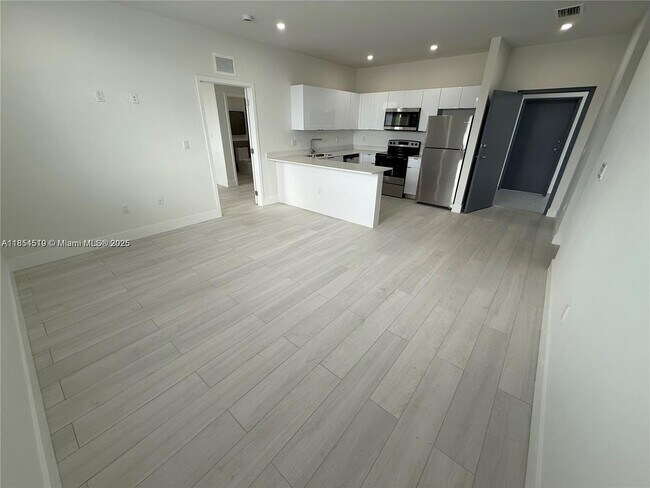 Foto del edificio - 1091 E 17th St