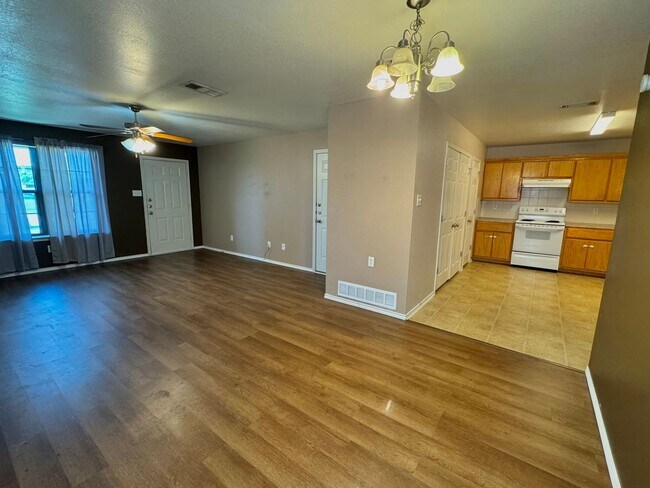 Building Photo - 3114 Janelle Dr