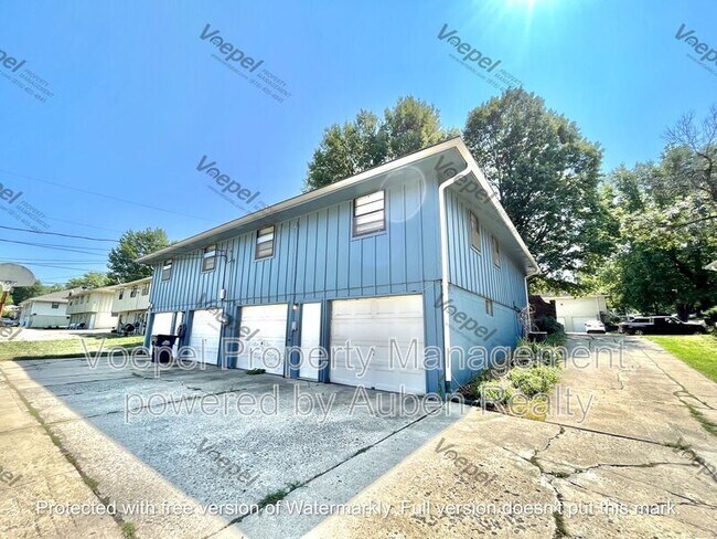 Building Photo - 1711 SW Skyline Dr