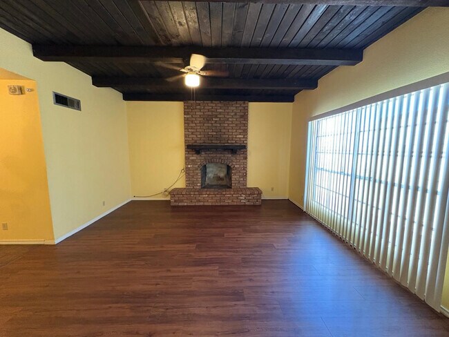 Foto del edificio - 64 W Brown Rd