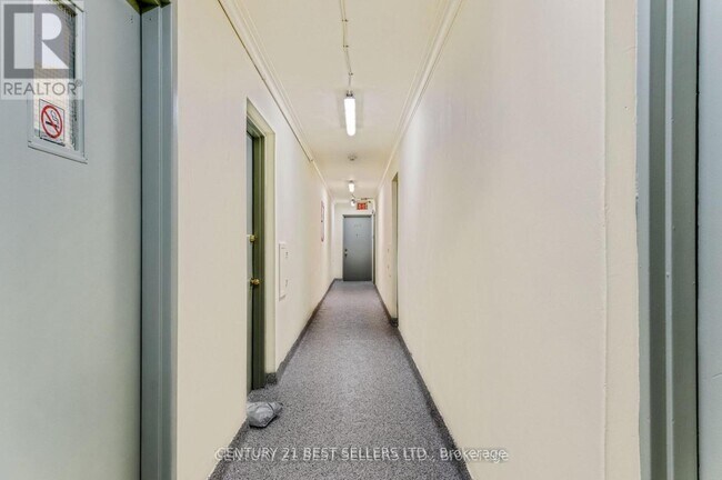 Building Photo - 990-990 O'Connor Dr