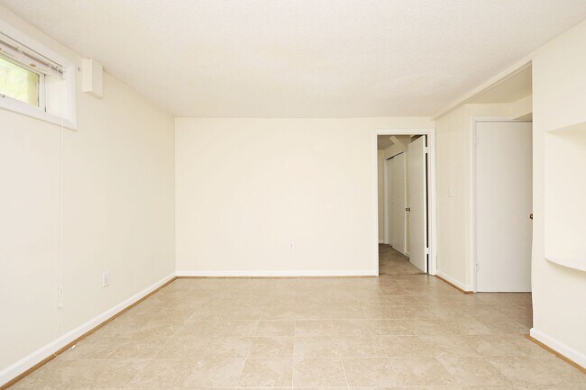Foto del edificio - Student-Friendly Fry's Spring Basement Apartment