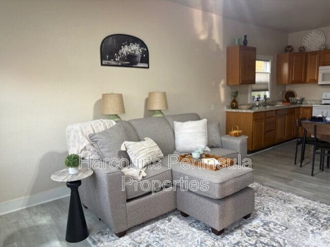 Building Photo - 2305 6th St