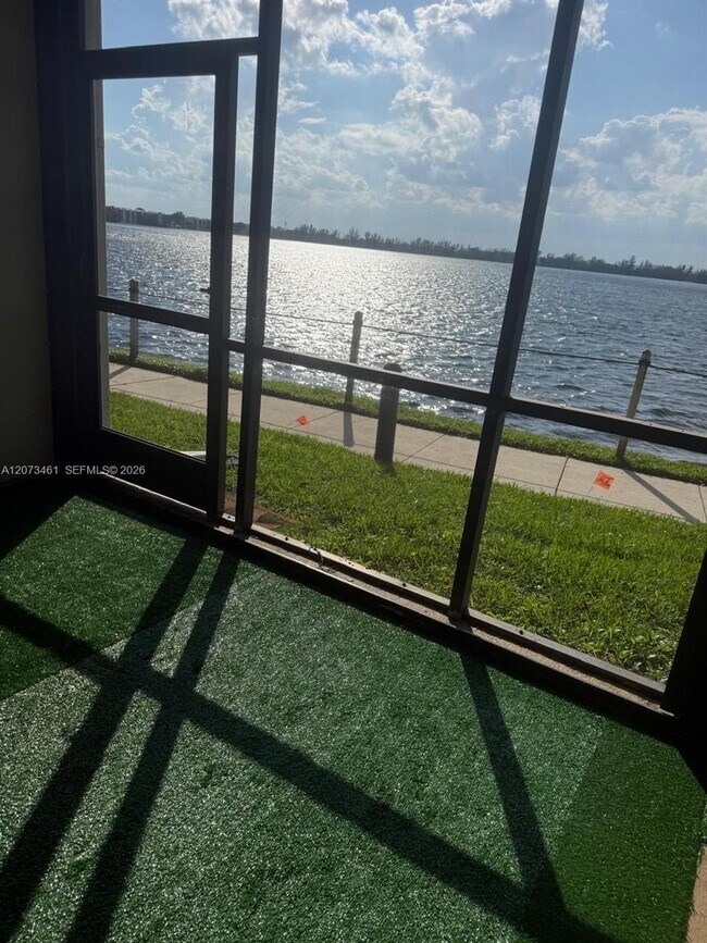 Building Photo - 109 Lake Emerald Dr