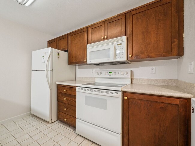 Building Photo - Completely Refreshed Head to Toe!