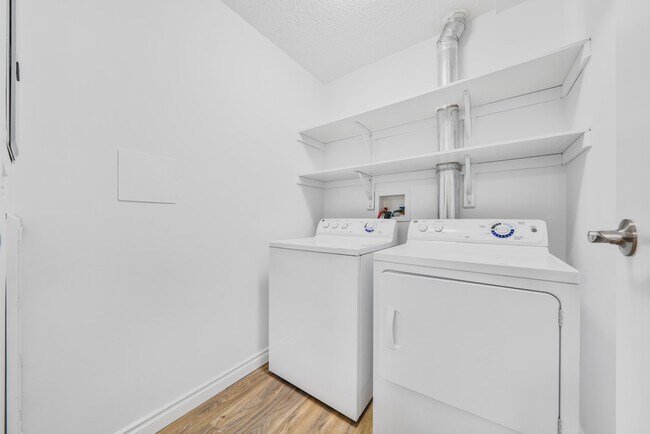Photo du bâtiment - Windermere Village Apartments