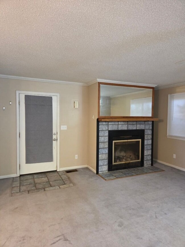 Building Photo - 86 Landeau Cir