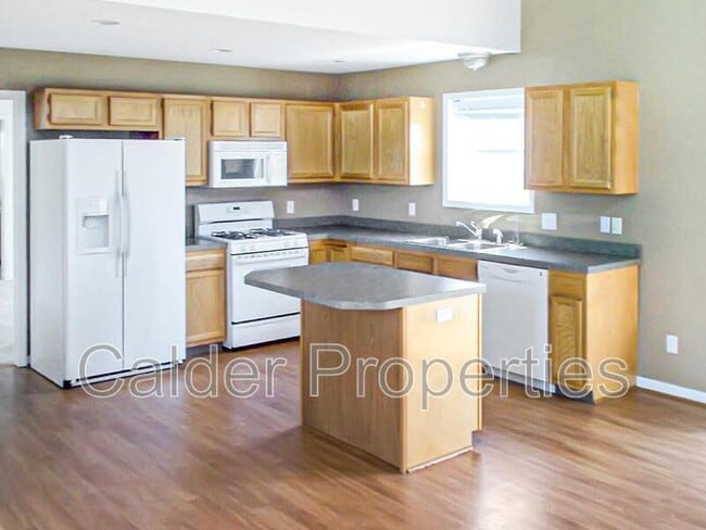 Building Photo - 2086 Eaststone St SE