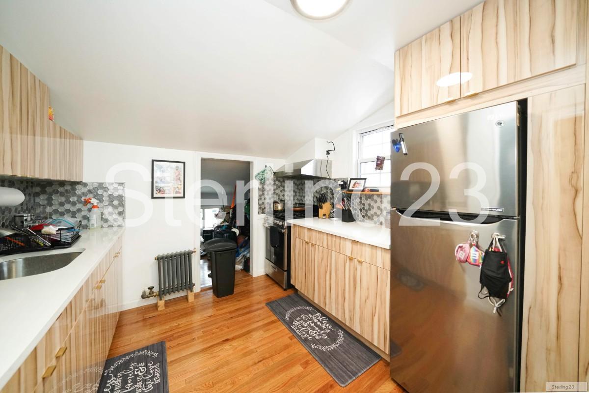 Primary Photo - Spacious Renovated 1 Bedroom