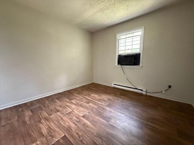 Building Photo - 3 Bedroom Home for Rent