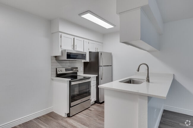 Interior Photo - Pebble Creek