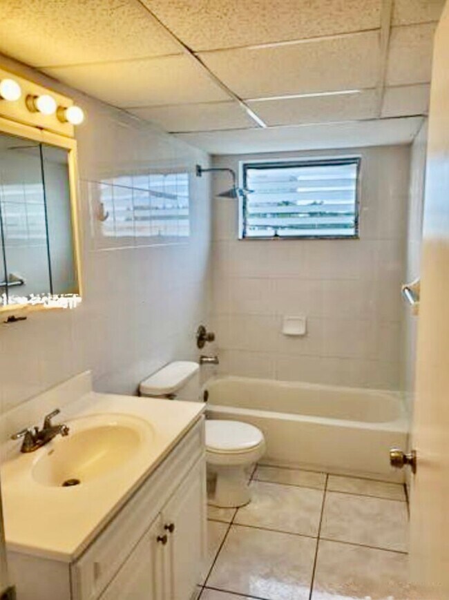 Foto del edificio - Spacious 1-Bed Condo in Sutton House – 974...