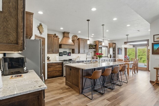 Building Photo - 5700 Island Ct