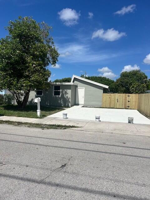 Foto principal - 310 NW 4th Ave