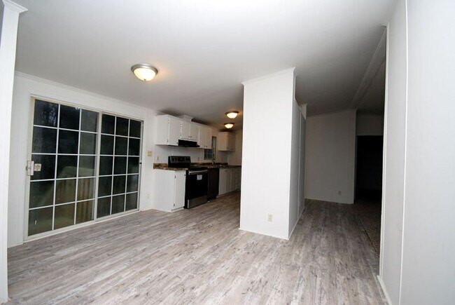 Building Photo - 909 McCaskill Dr Kinston NC 28501