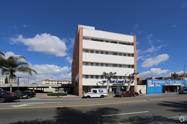 Edificio - 1725 W. 6th St