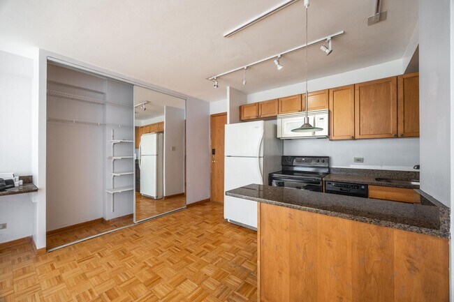 Building Photo - 4180 N Marine Dr