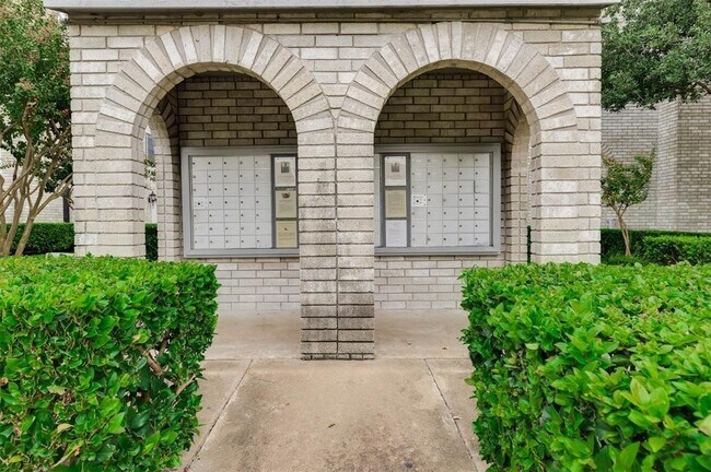 Foto del edificio - 7329 Regency Square Ct