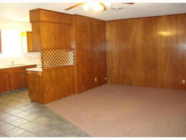 Foto del edificio - 218 Frio Dr